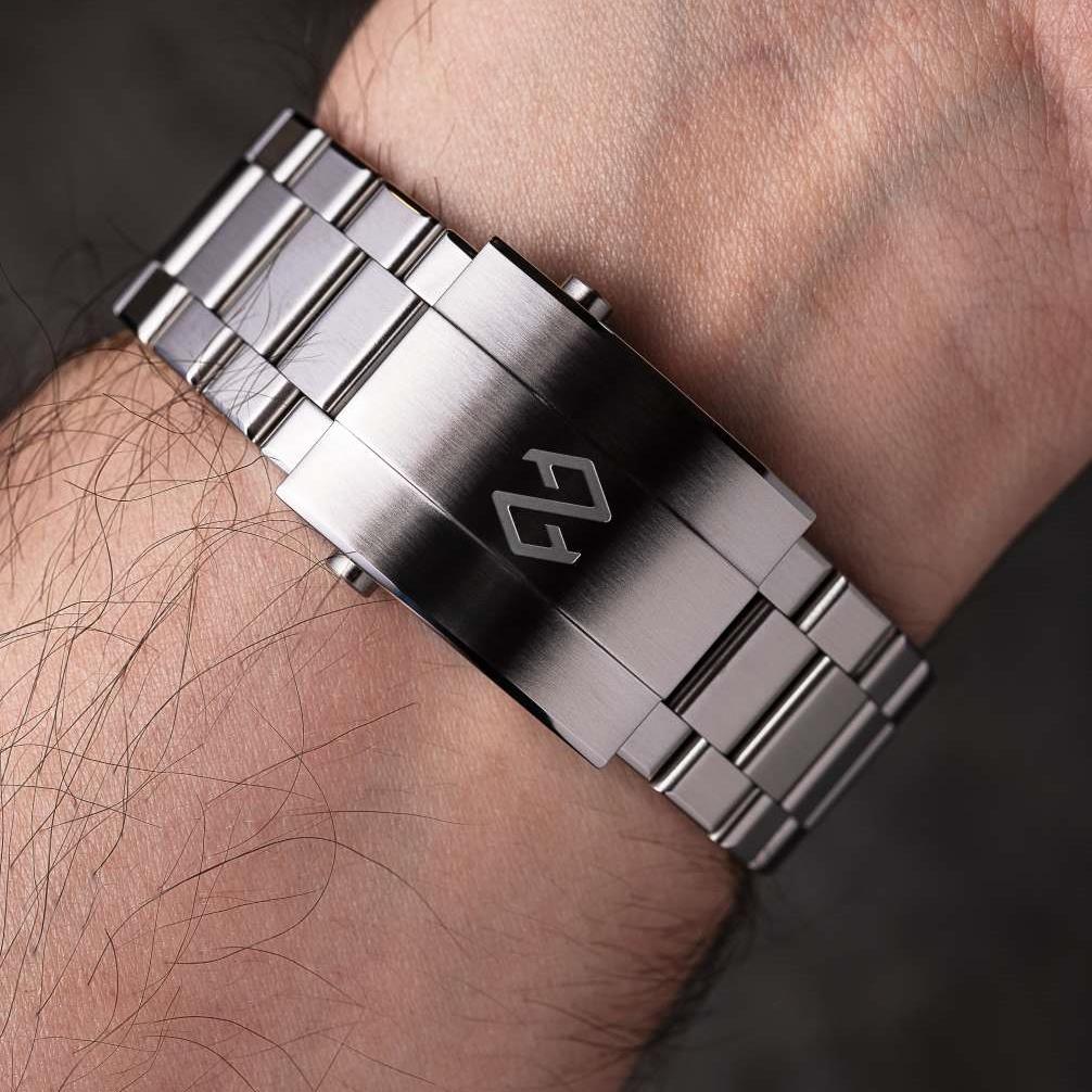 FORMEX Baby REEF Automatic Chronometer COSC 300M Steel Bracelet White Dial LIKE NEW