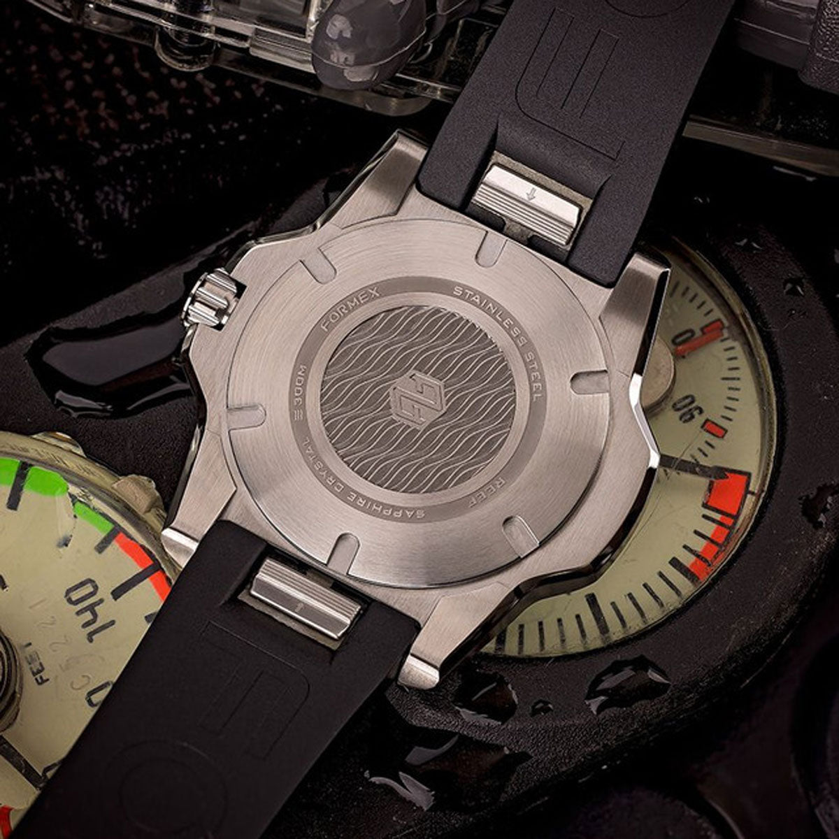 FORMEX REEF Radiant Bronze COSC 300M Black Rubber Strap LIKE NEW