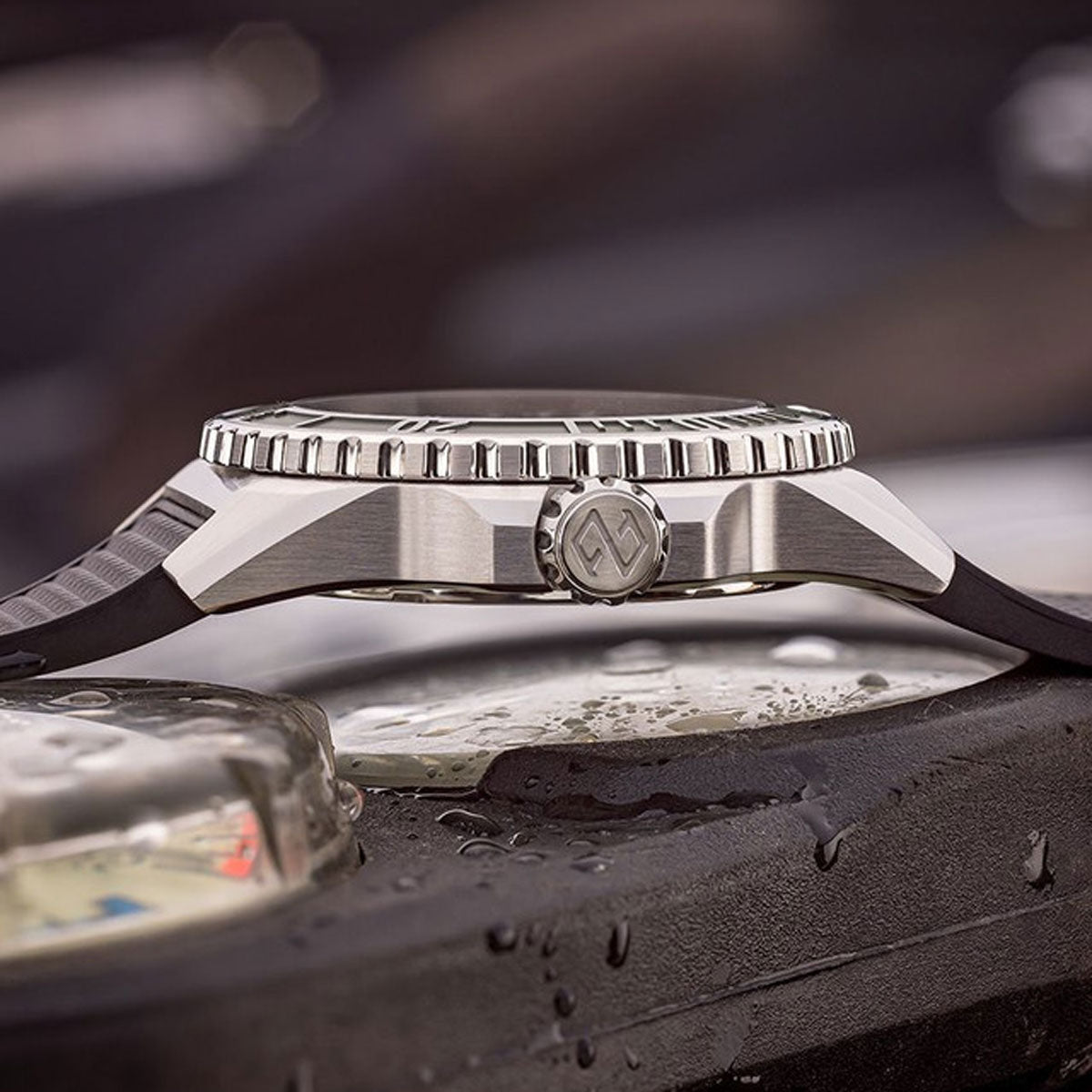 FORMEX REEF Radiant Bronze COSC 300M Black Rubber Strap LIKE NEW