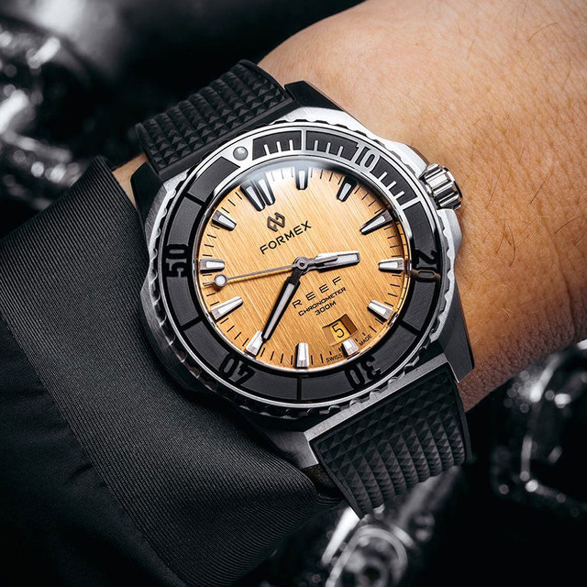 FORMEX REEF Radiant Bronze COSC 300M Black Rubber Strap LIKE NEW