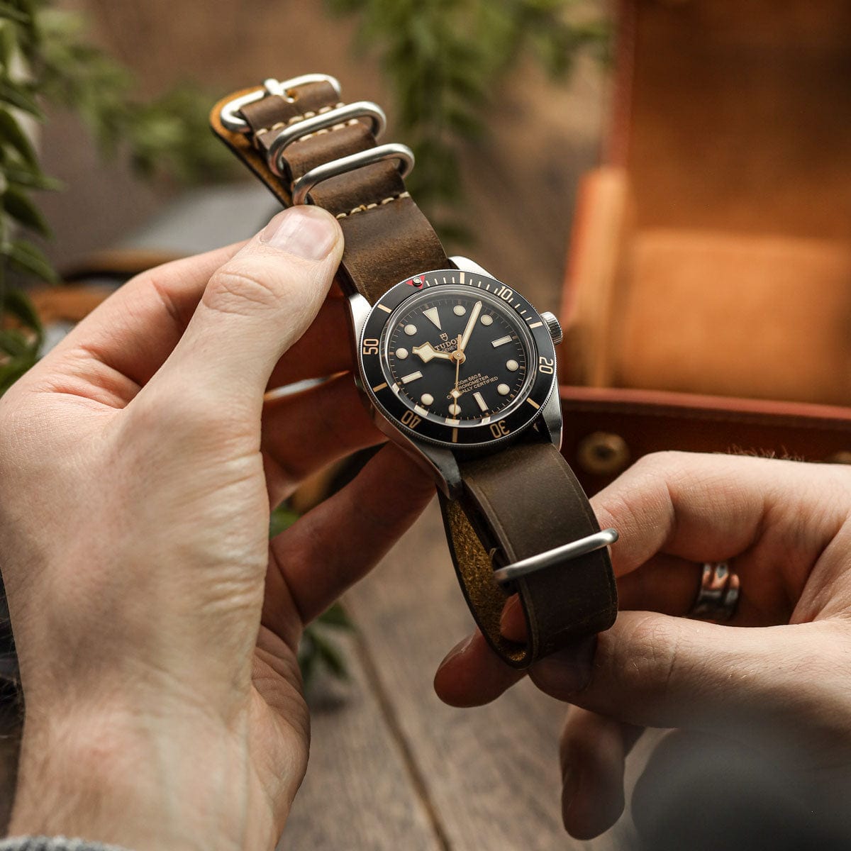 ZULUDIVER Crazy Horse Pull-Up Leather ZULU Watch Strap - Chestnut Brown