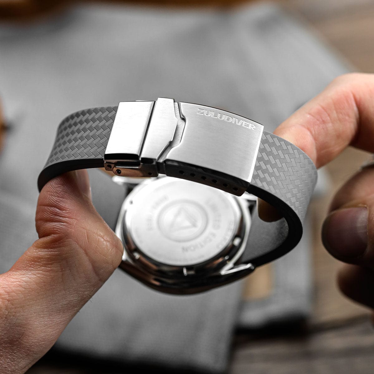 WatchGecko 400 (MKII) Italian Rubber Divers Watch Strap - Cloud Grey - Brushed Buckle