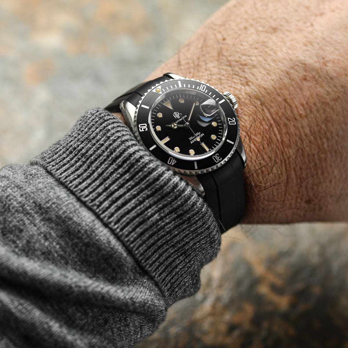 WatchGecko Curved Ends Rubber Watch Strap - Black