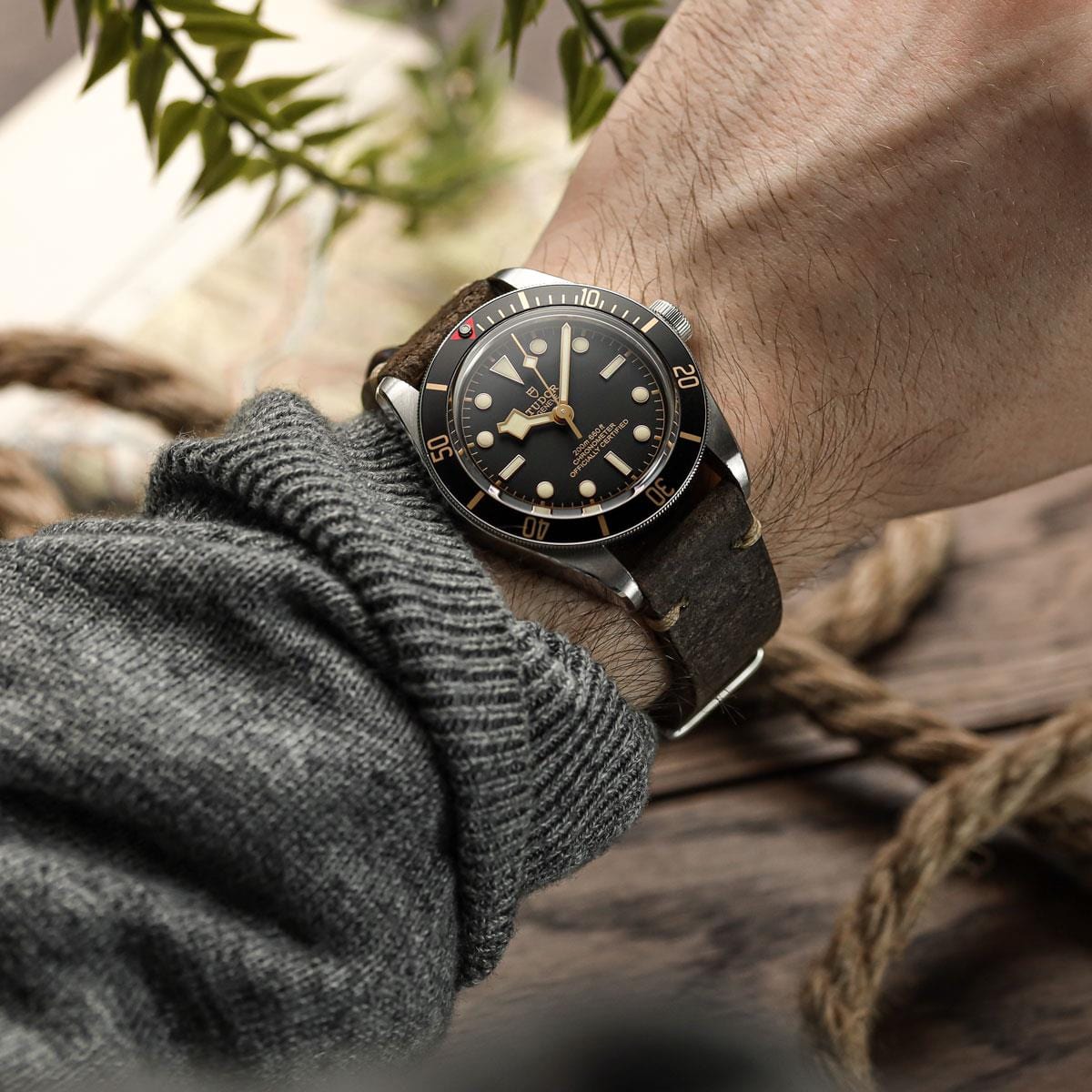 WatchGecko V-Stitch Distressed Leather Watch Strap - Brown