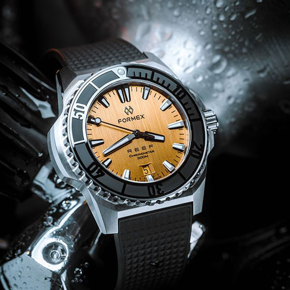 FORMEX REEF Radiant Bronze COSC 300M - Black Rubber Strap