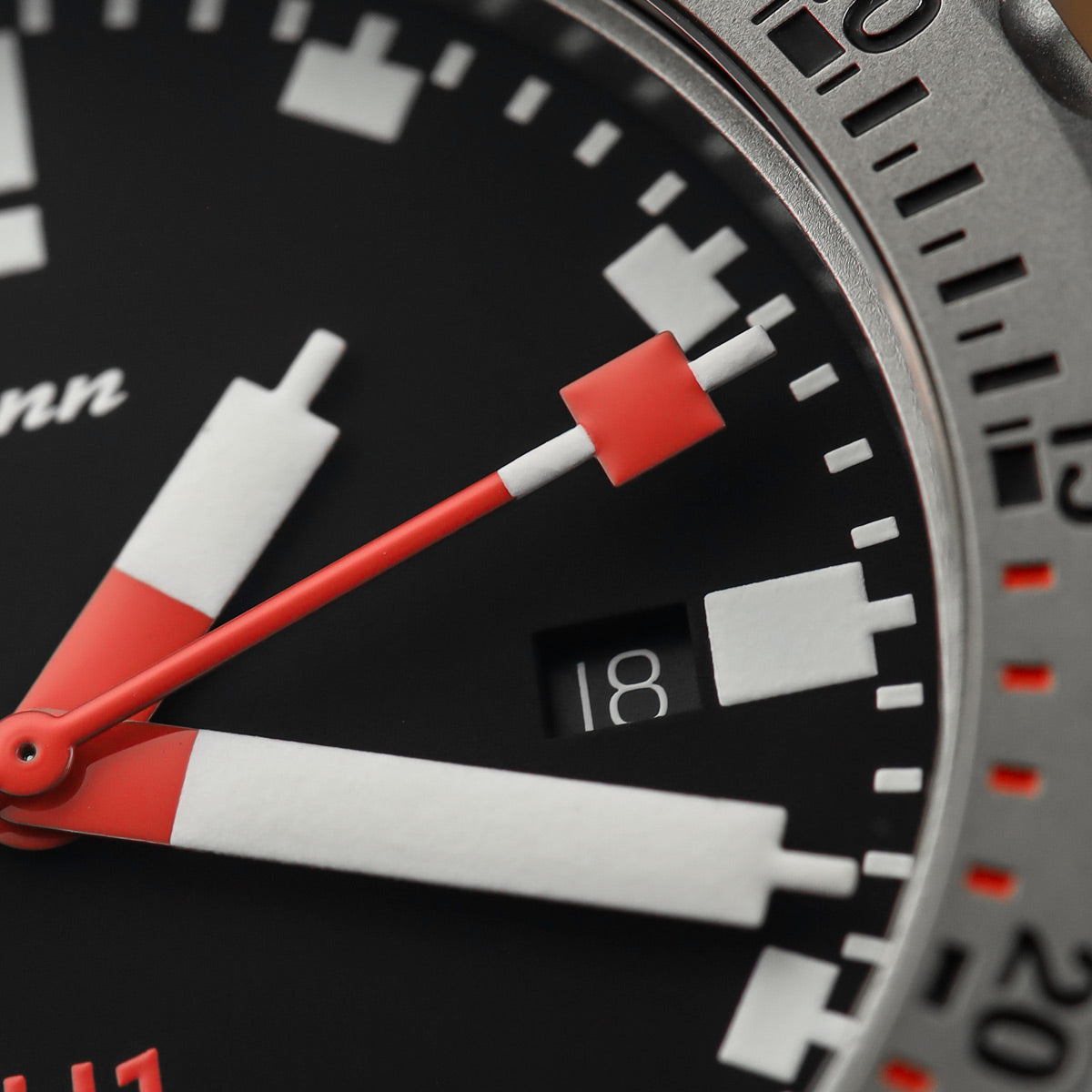 Sinn U1 Automatic Divers Watch - Black Dial - Solid Bracelet