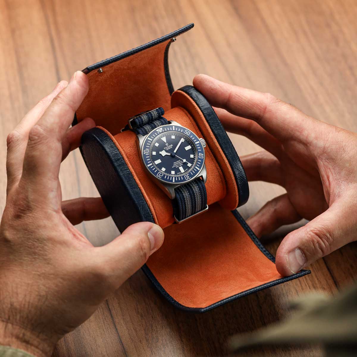WatchGecko Single Leather Watch Case - Green / Beige