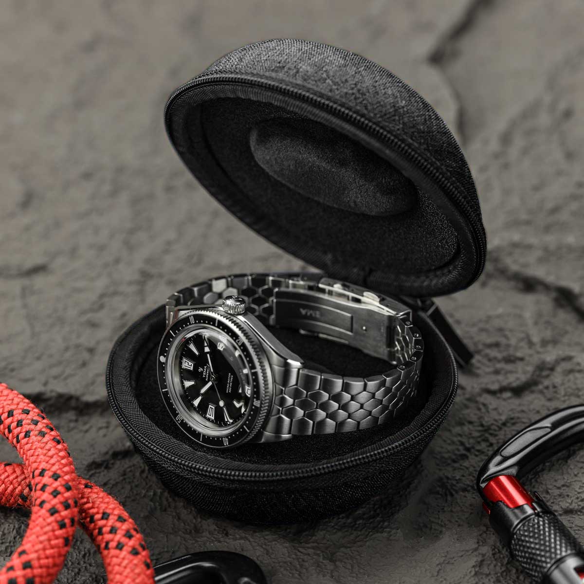 OCTOPOD Zip Up Doughnut Watch Case - Carbon Slate