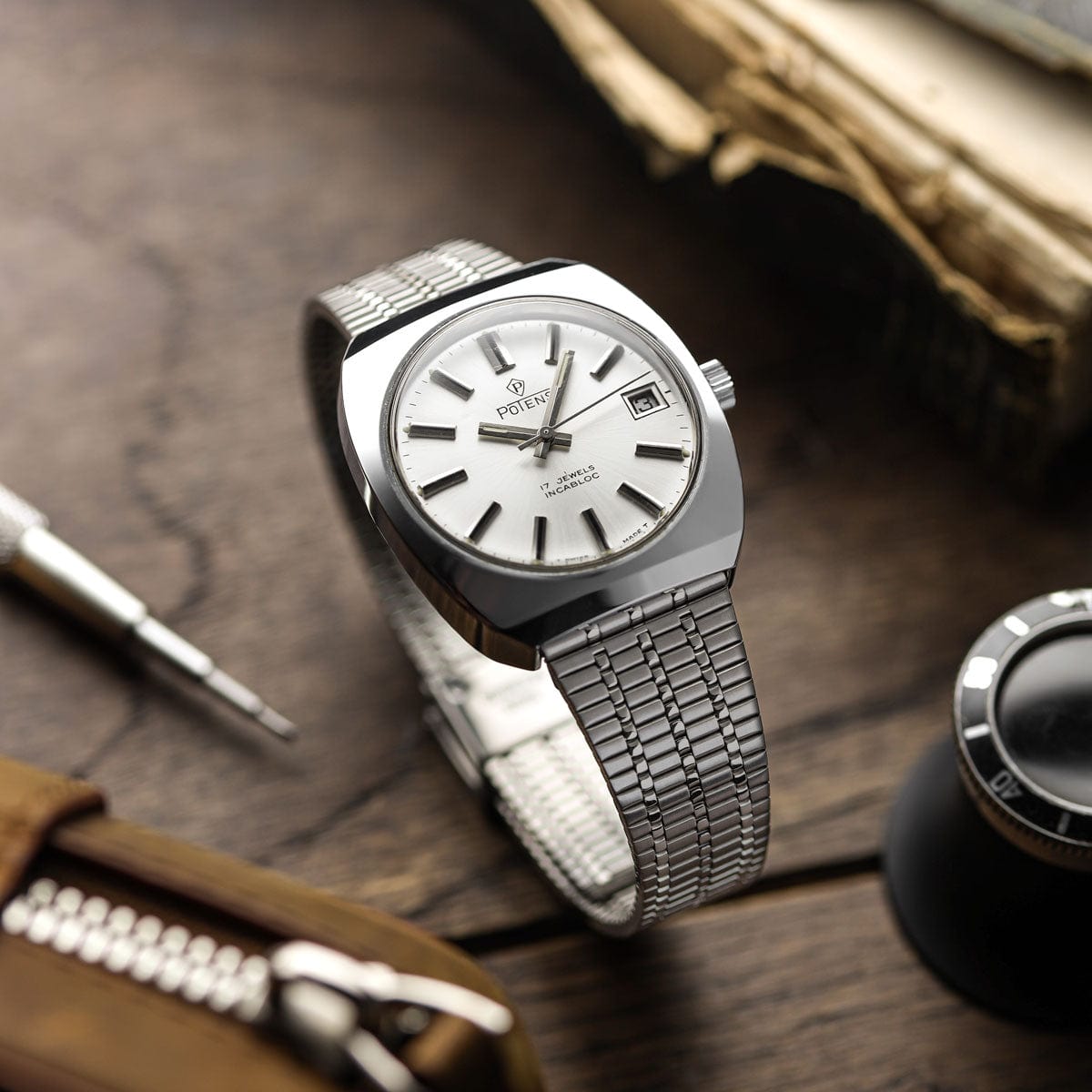 WatchGecko Classic Retro Stainless Steel Watch Strap - IP Gold