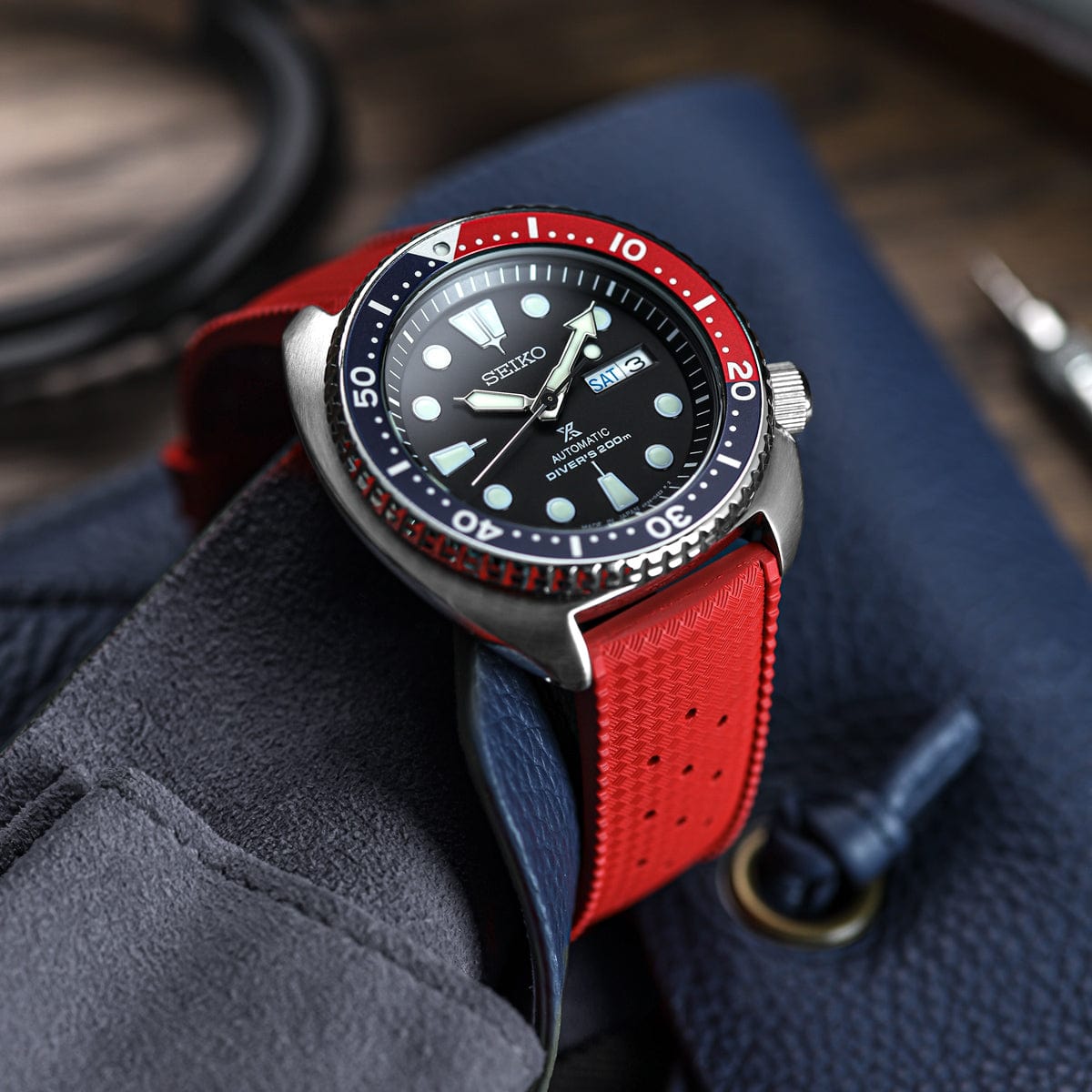 Red rubber watch strap hotsell