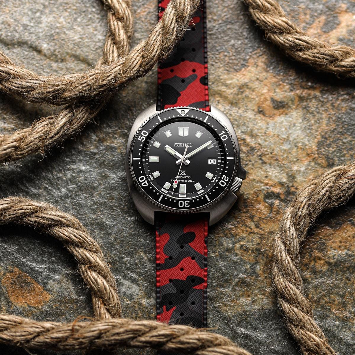 ZULUDIVER Tropic Style FKM Rubber Watch Strap - Camouflage Red