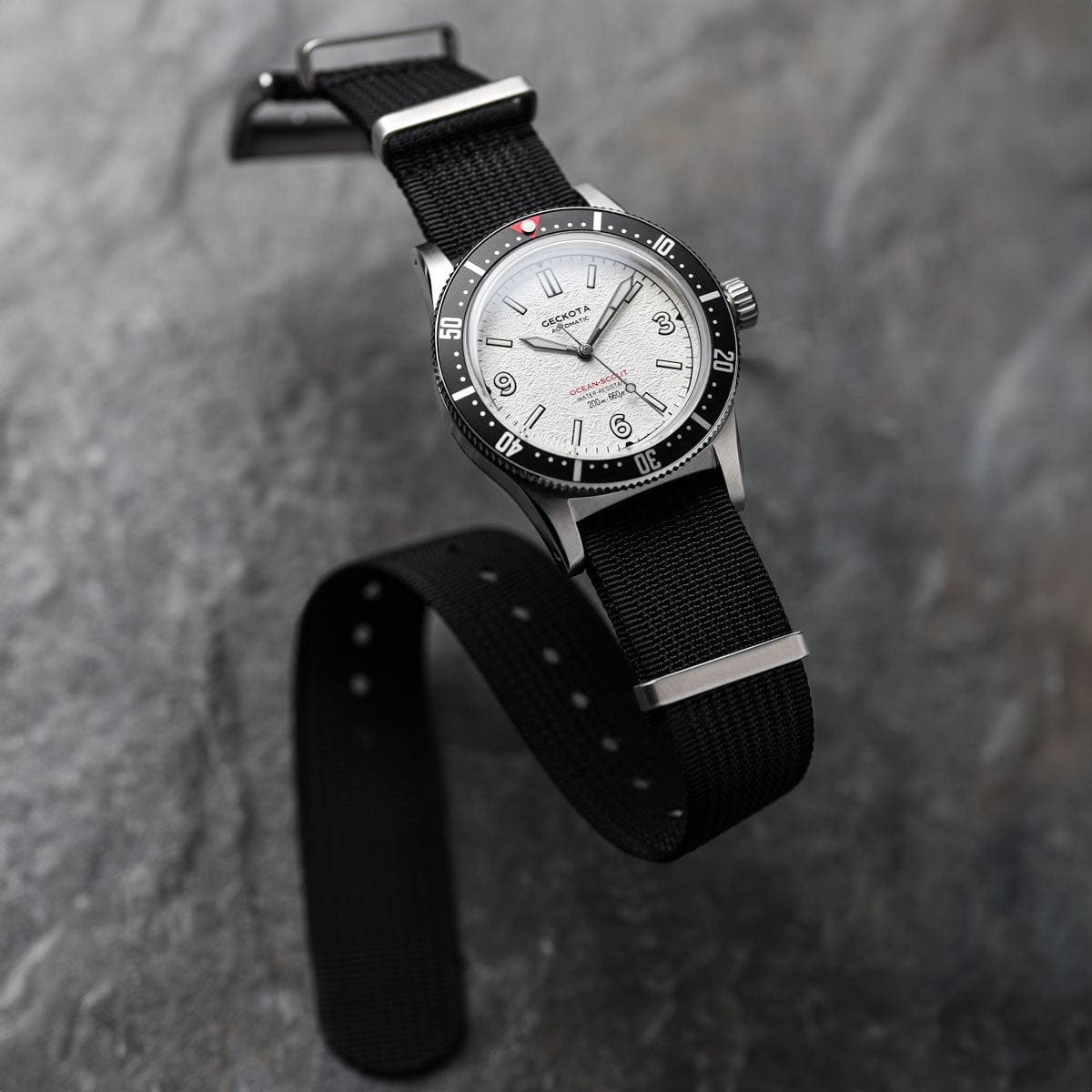 Ocean-Scout Dive Watch - Ice White