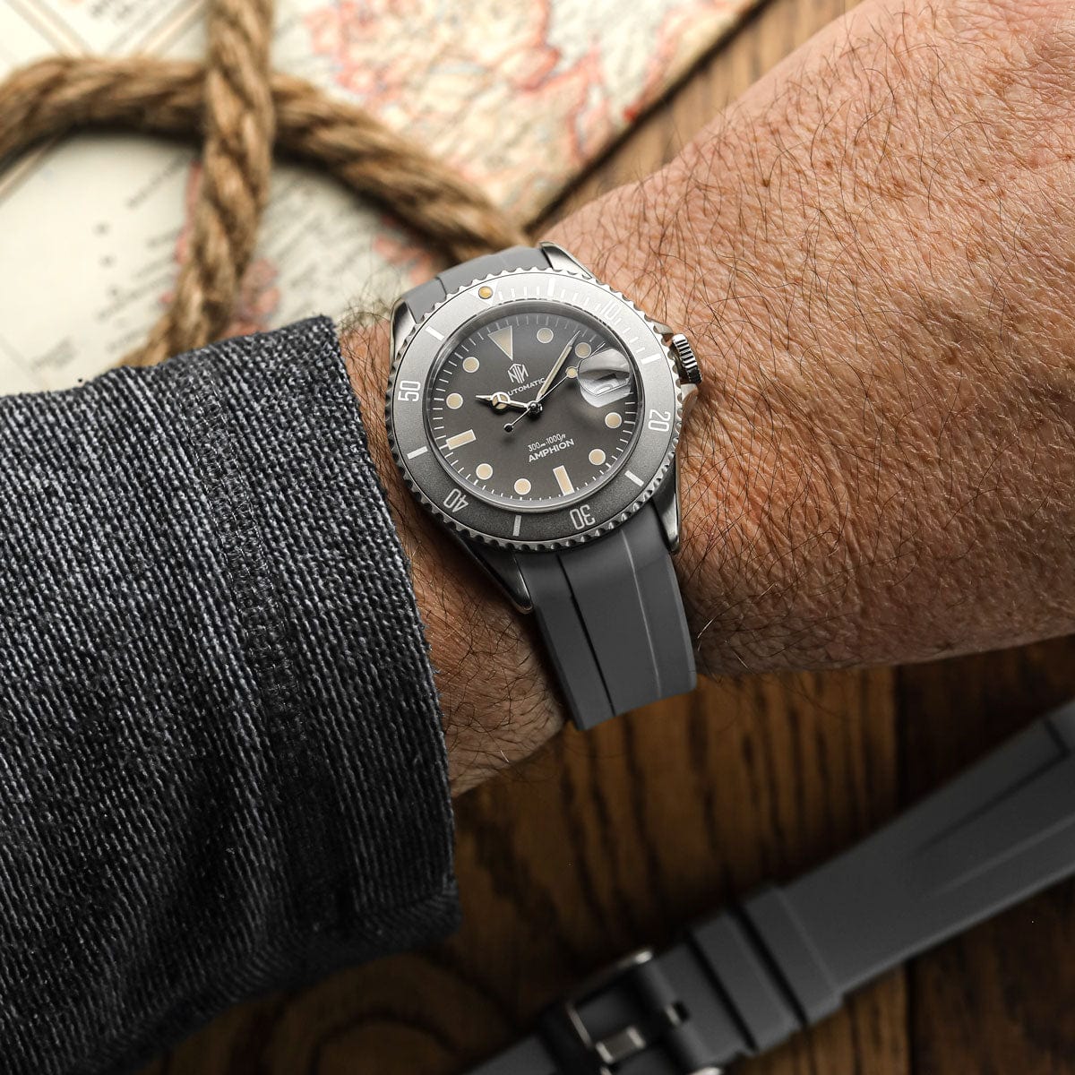 WatchGecko Curved Ends Rubber Watch Strap - Grey