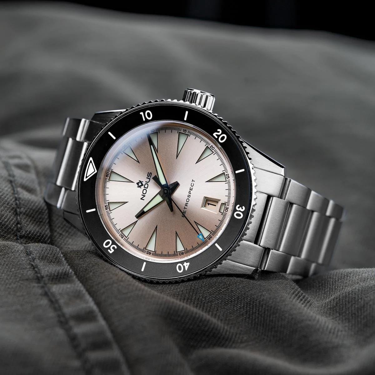 Nodus Retrospect III Automatic Dive Watch - Salmon Sky