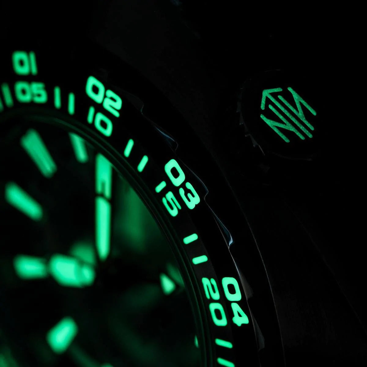 NTH DevilRay GMT Dive Watch Date White WatchGecko