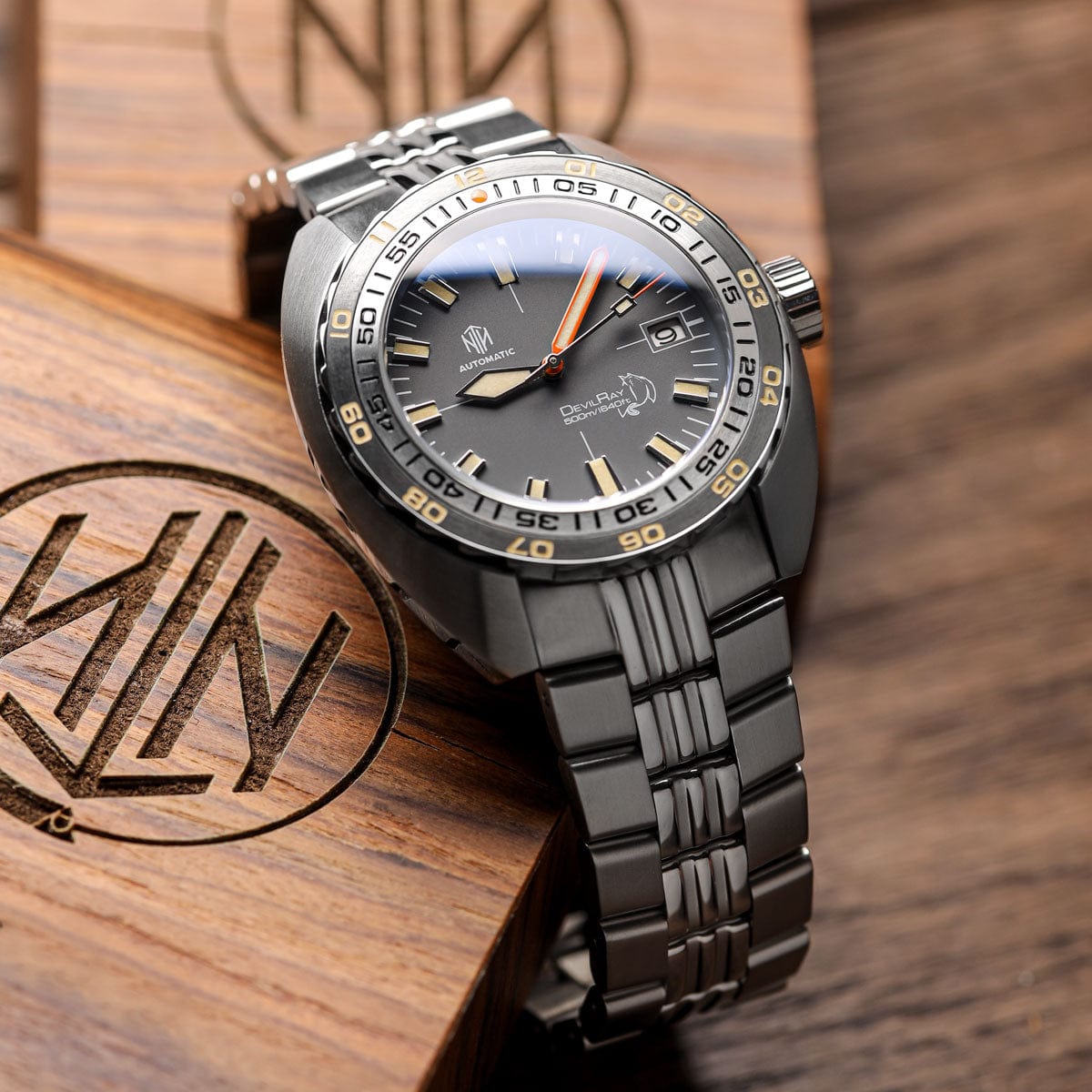 Grey dial dive watch online