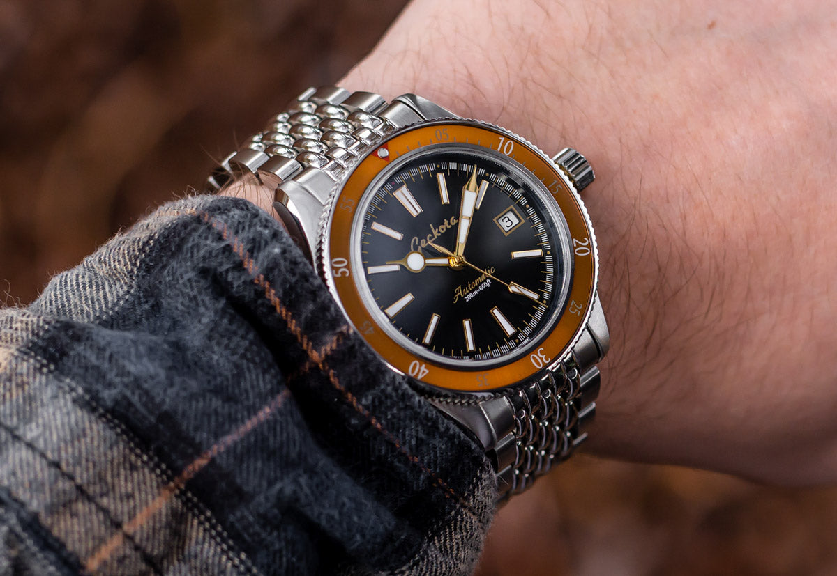 The Geckota G-02 on the wrist fitted to its metal bracelet